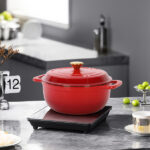 Cast iron 7.5QT cooking pot - Gradient red color - Includes two silicone gloves - Enamel pot - Image 11