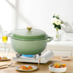 Cast iron 7.5QT cooking pot - Gradient green color - Includes two silicone gloves - Enamel pot - Image 10