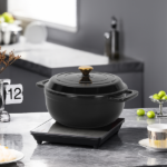 Cast iron 7.5QT cooking pot - Pure black - includes two silicone gloves - Enamel pot