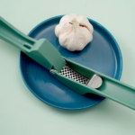 Advanced Garlic Squeezing Set - Rust proof and dishwasher safe professional garlic crushing tool - easy to squeeze, easy to clean, soft handle, ergonomic - Image 5