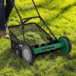18-Inch 5-Blade Push Reel Lawn Mower with Grass Catcher, Manual Walk-Behind Mower with 4-Level Height Adjustment - Green - Image 5