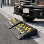 2 Pcs Heavy Duty Rubber Curb Ramp with Drain Channel & Reflective Strips for Driveway - M - Image 4
