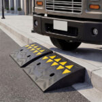2 Pcs Heavy Duty Rubber Curb Ramp with Drain Channel & Reflective Strips for Driveway