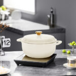 Cast iron 7.5QT cooking pot - Ceramic white - Includes two silicone gloves - Enamel pot - Image 11
