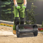 24 inch Compost Spreader for Lawn, Garden Peat Moss Roller with Double Side Latches, Powder Coated Steel Mesh Basket for Topdressing & Seedling, Black - Image 12