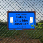 CIFbuy 1pc Creative 2D Flat Directional Sign With German Text, Please Place Here Gesture Pattern Wall Decor, Practical Home Room Signag TikTok, TikTok, gnag Self-pickup Logiopics