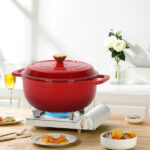 Cast iron 7.5QT cooking pot - Gradient red color - Includes two silicone gloves - Enamel pot - Image 10