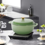 Cast iron 7.5QT cooking pot - Gradient green color - Includes two silicone gloves - Enamel pot - Image 11